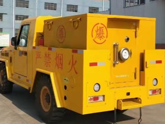 巍山凯龙爆破器材运输车：保障爆破任务的安全运行