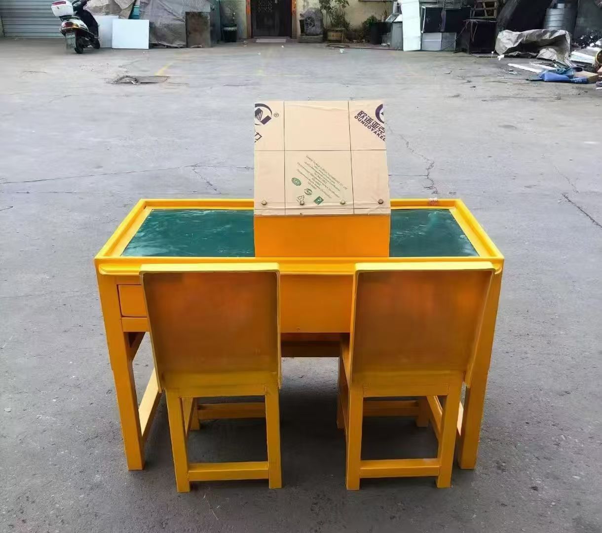 巍山防静电导通桌井下煤矿火工品发放桌：危险品流转的安全守护者
